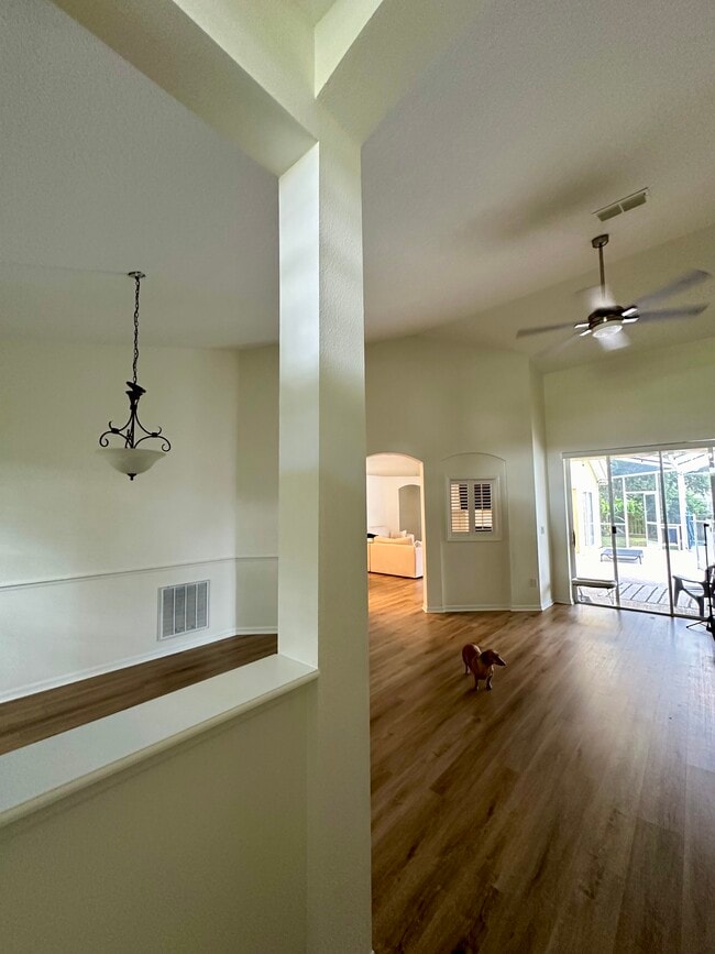 Building Photo - 1405 W River Ct