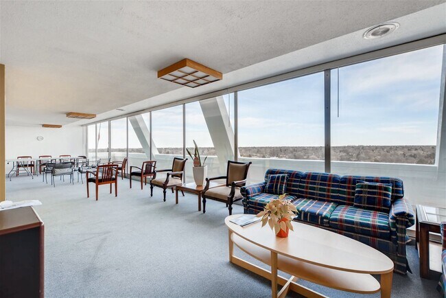 Building Photo - Stylish Downtown Denver Condo – Fully Furnished & Available Now!