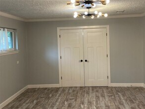 Building Photo - 9614 Greenwillow Dr
