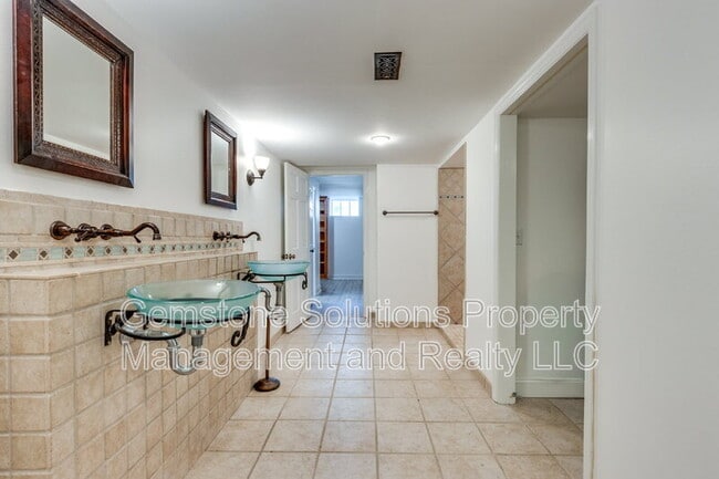 Building Photo - 502 32nd Ave S