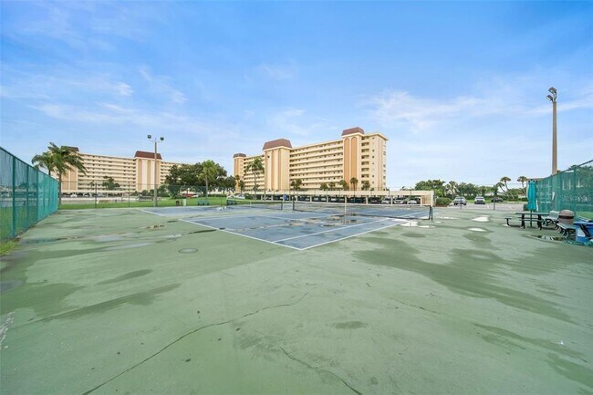 Building Photo - 4725 Cove Cir