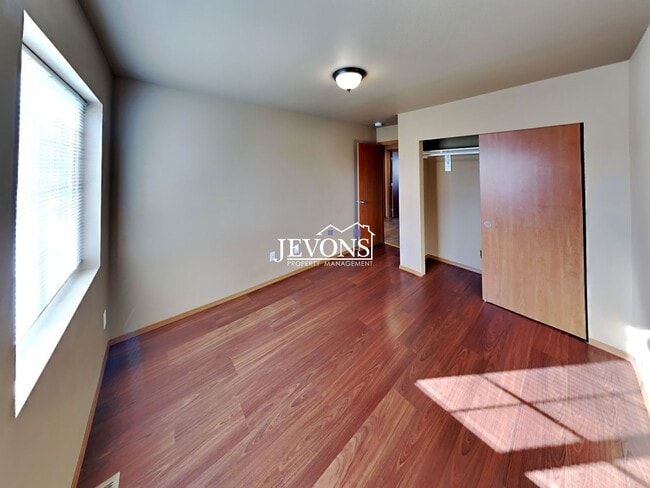 Building Photo - Spacious 3-Bedroom, 2-Bathroom Apartment in Central Yakima