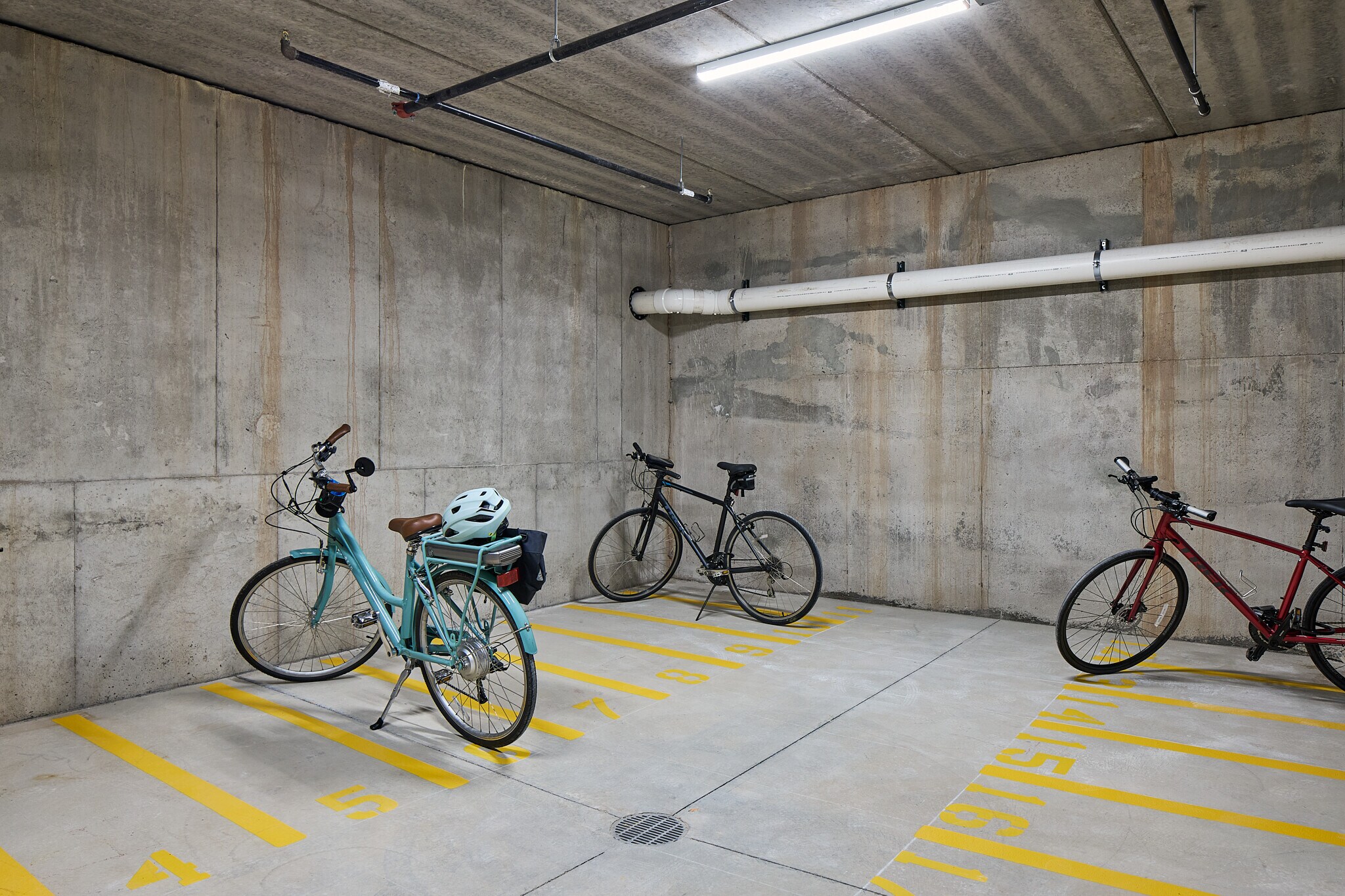 Building Photo - 2630 N Hackett Ave