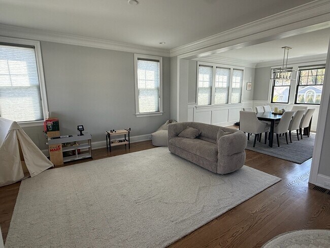 Building Photo - 119 Woodbine Cir