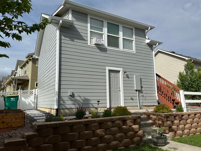 Building Photo - 2264 Saint Paul Dr