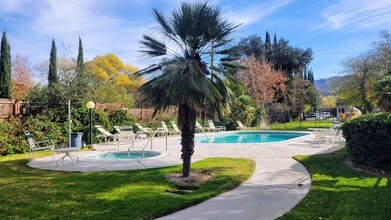 Building Photo - Charming 2 Bed | 1.5 Bath | 2 Car Garage C...