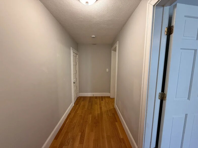 Building Photo - 205 Chelsea St