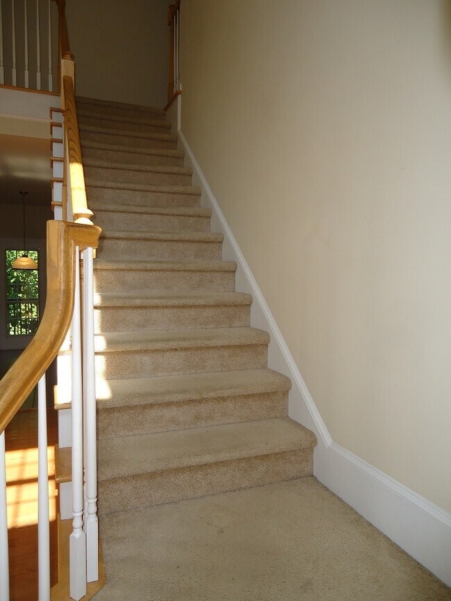 Building Photo - 417 Oakhall Dr