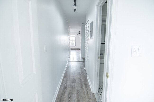 Building Photo - 220 E Broad St