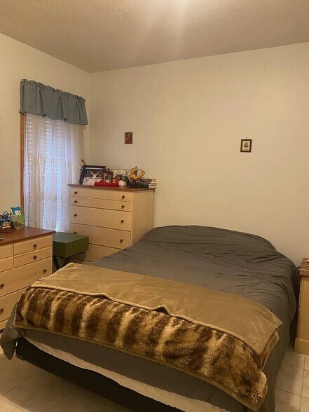 Bedroom 2 - different view - 21 Mt Vernon St