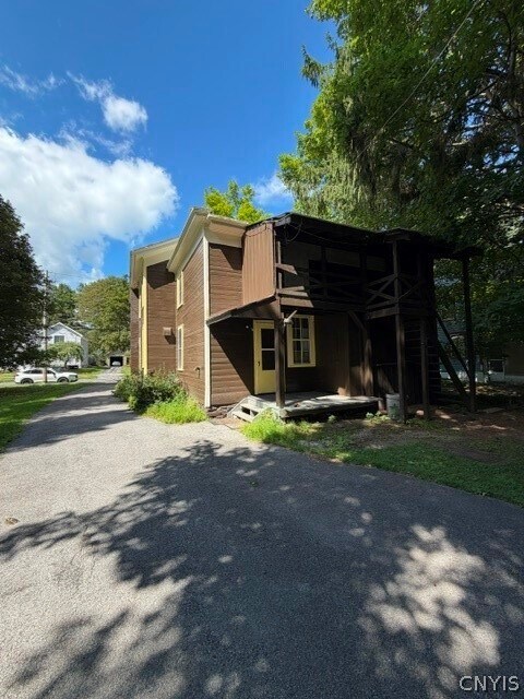 Building Photo - 41 Maple Ave