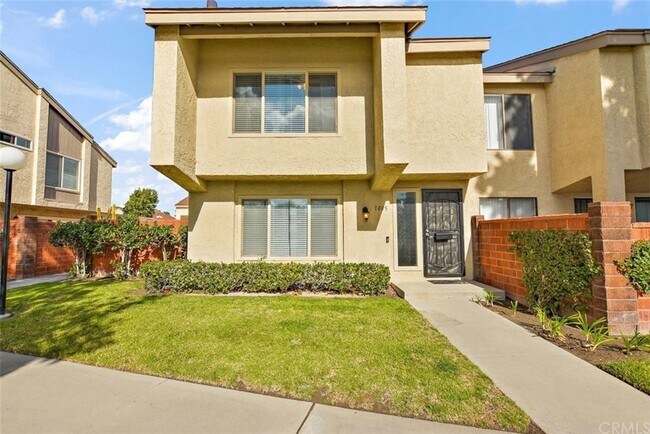 Building Photo - 1005 W Orangewood Ave