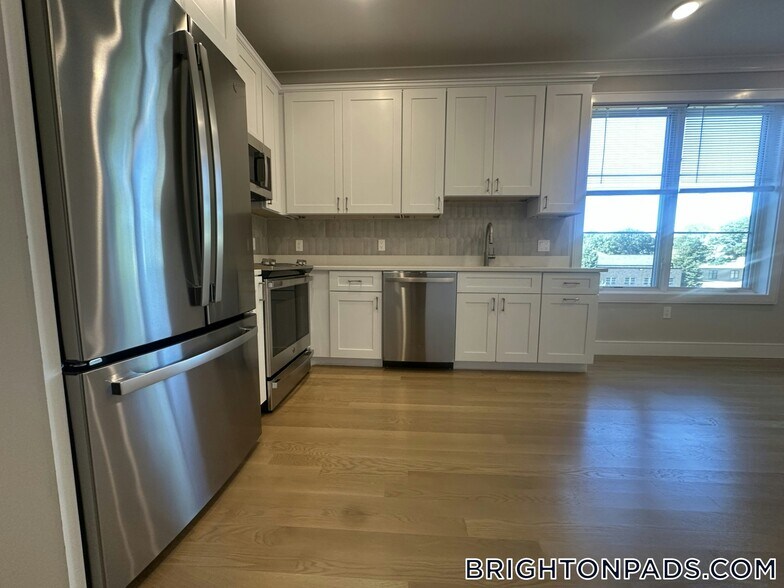 Building Photo - 104-106 Warren St.