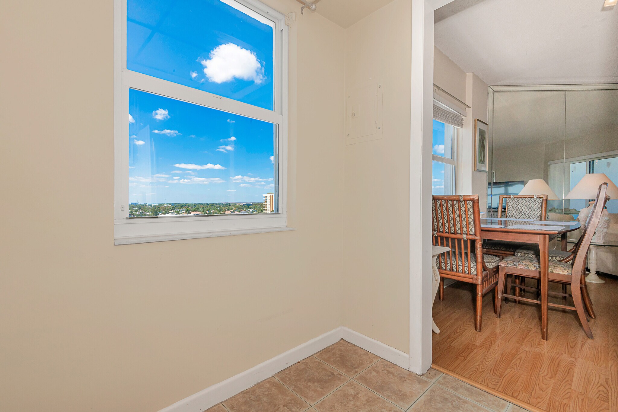 Building Photo - 710 N Ocean Blvd