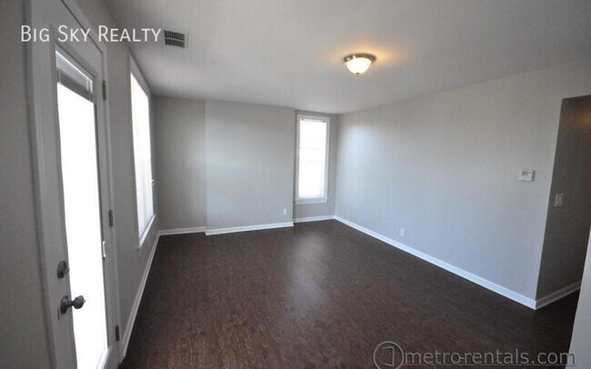 Building Photo - 452 W 3rd Ave