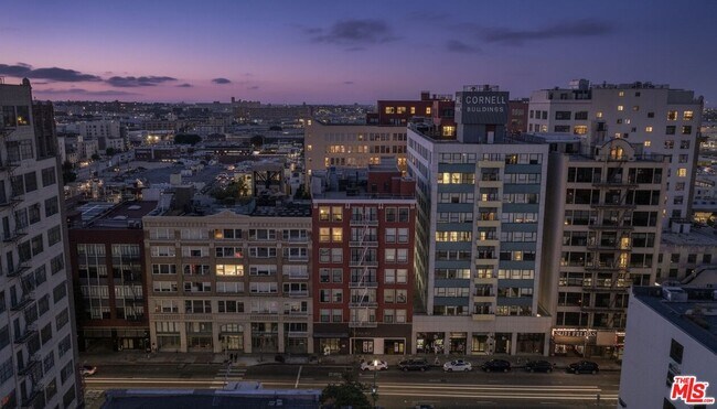 Building Photo - 738 S Los Angeles St
