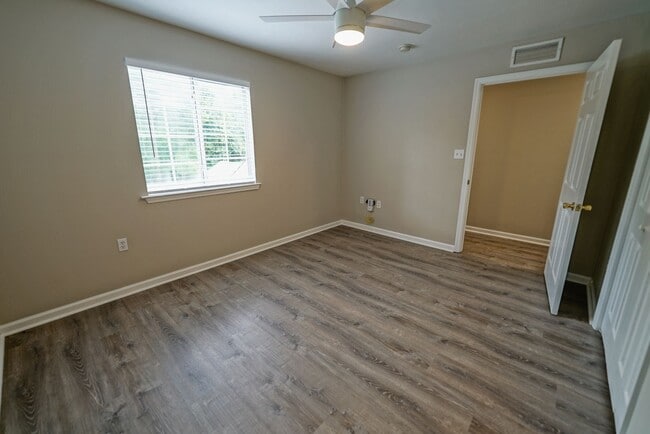 Building Photo - 241 Dixie Dr