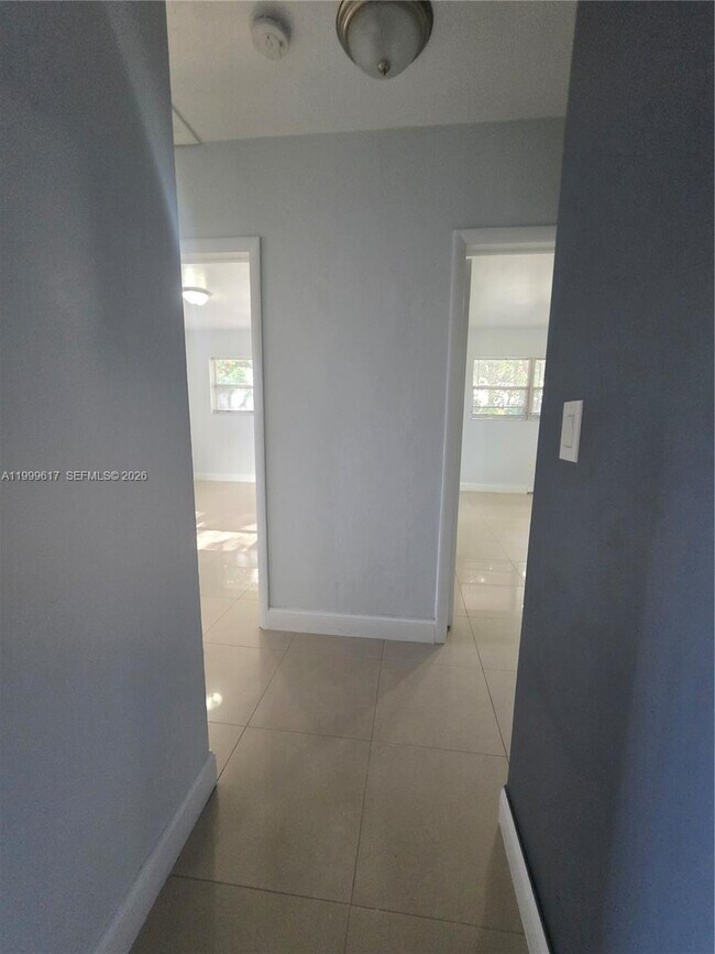 Building Photo - 2832 SW 37th Ave