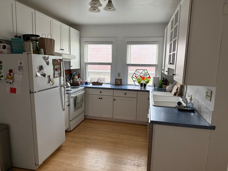 Kitchen - 7710 Eagle St