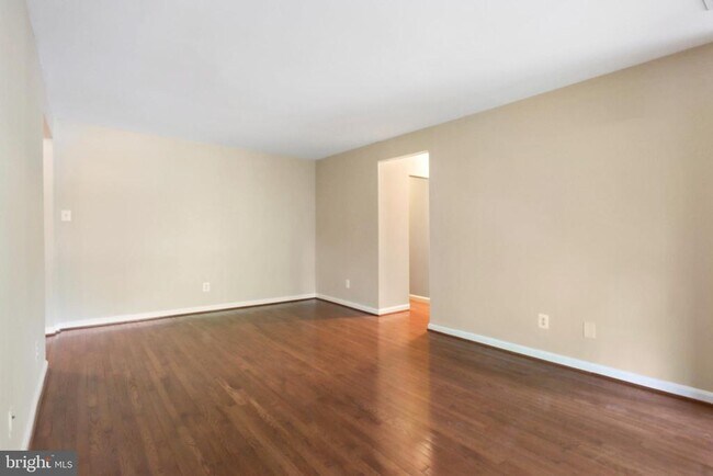 Building Photo - 3308 Woodburn Village Dr