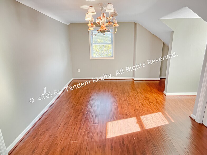 Building Photo - 2228 Ashwood Ave