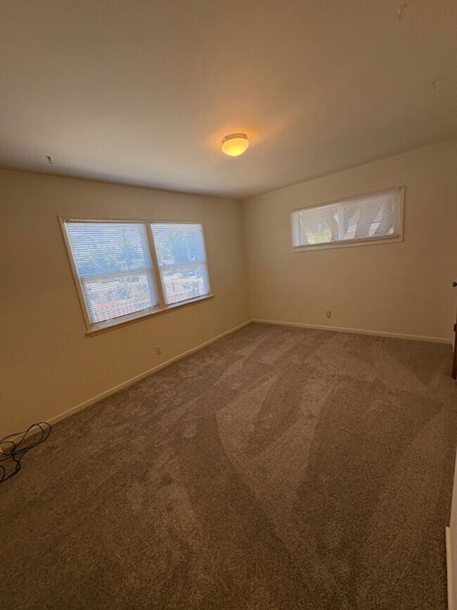 Building Photo - 132-136 Stenner St