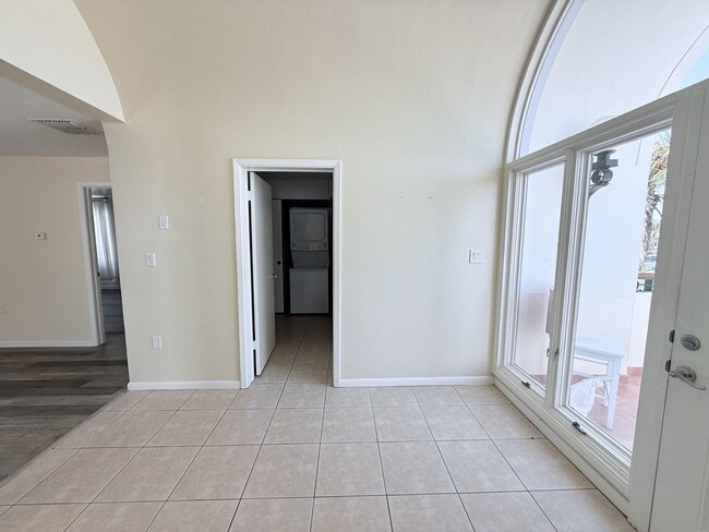 Building Photo - 735 Dodecanese Blvd