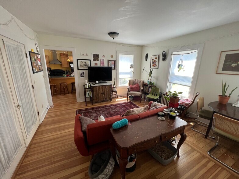 Living room - 274 Prospect St