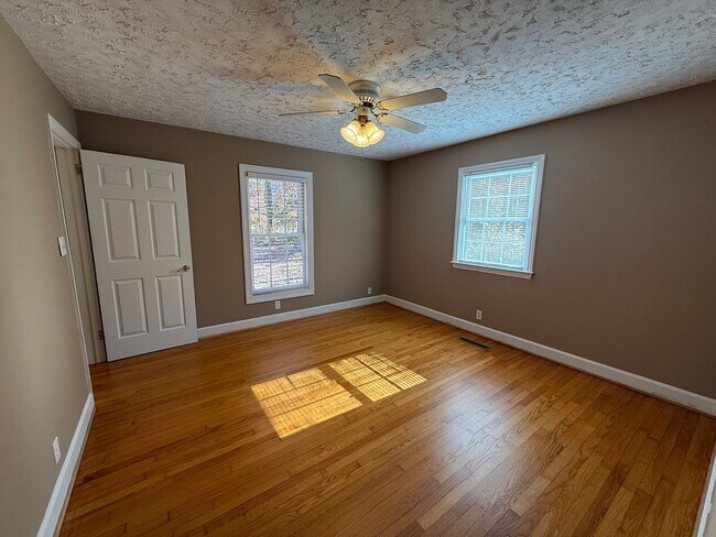 Building Photo - For Rent Mocksville