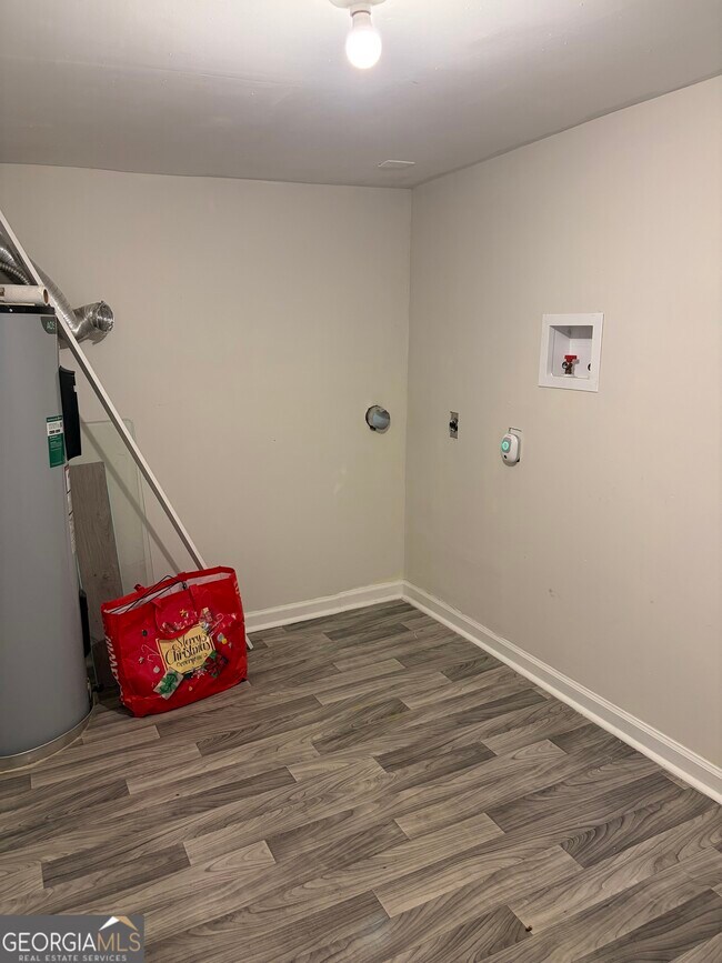 Building Photo - 307 Finley St