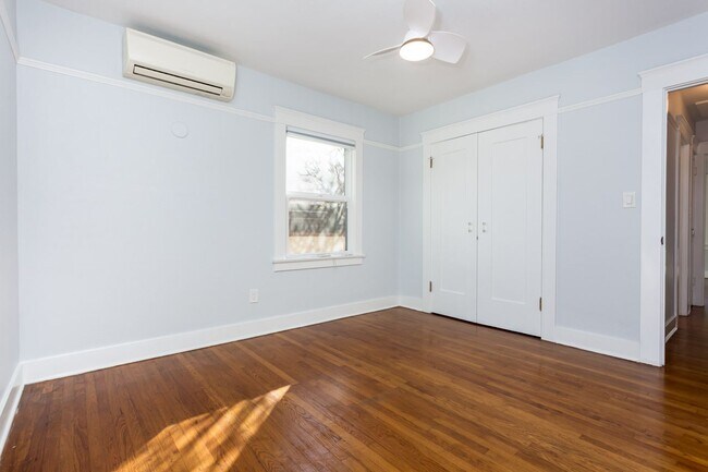 Building Photo - Charming Spanish in Kensington