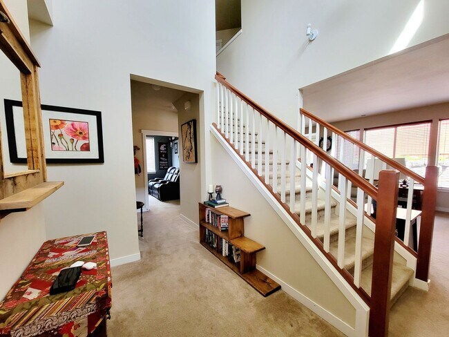 Building Photo - Bright, Spacious 4 bedroom in Poulsbo