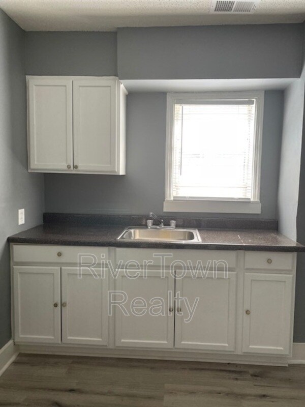 Building Photo - 3755 Fairmont Ave