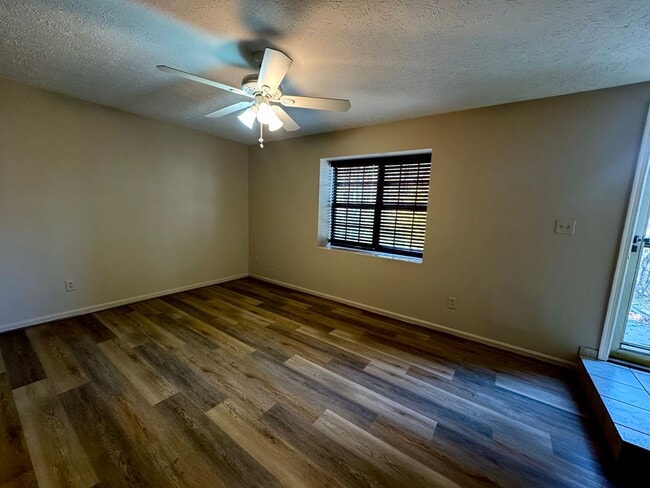 Building Photo - Campbell County Townhome