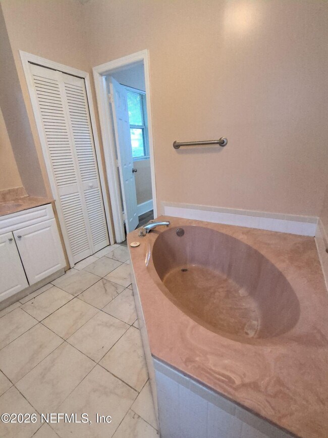 Building Photo - 1319 Steele St