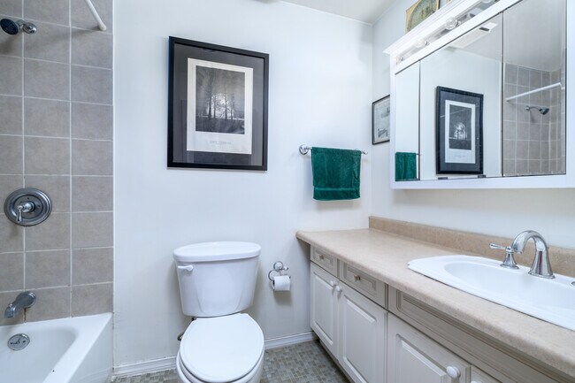 Building Photo - 94 Washington St