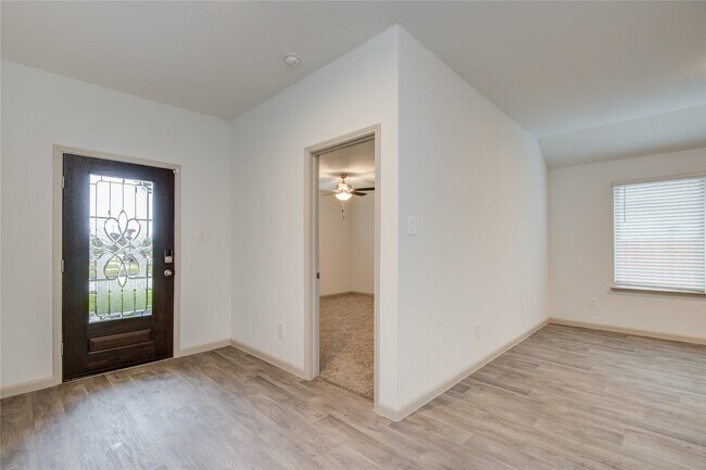 Building Photo - 3507 Telford Ln