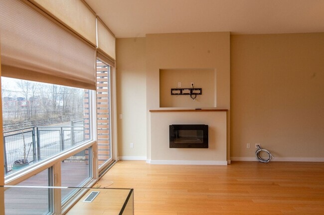 Building Photo - Little Italy Townhome - 1911 E 119th St , ...
