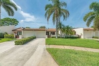 Building Photo - Fully furnished Beachside townhome