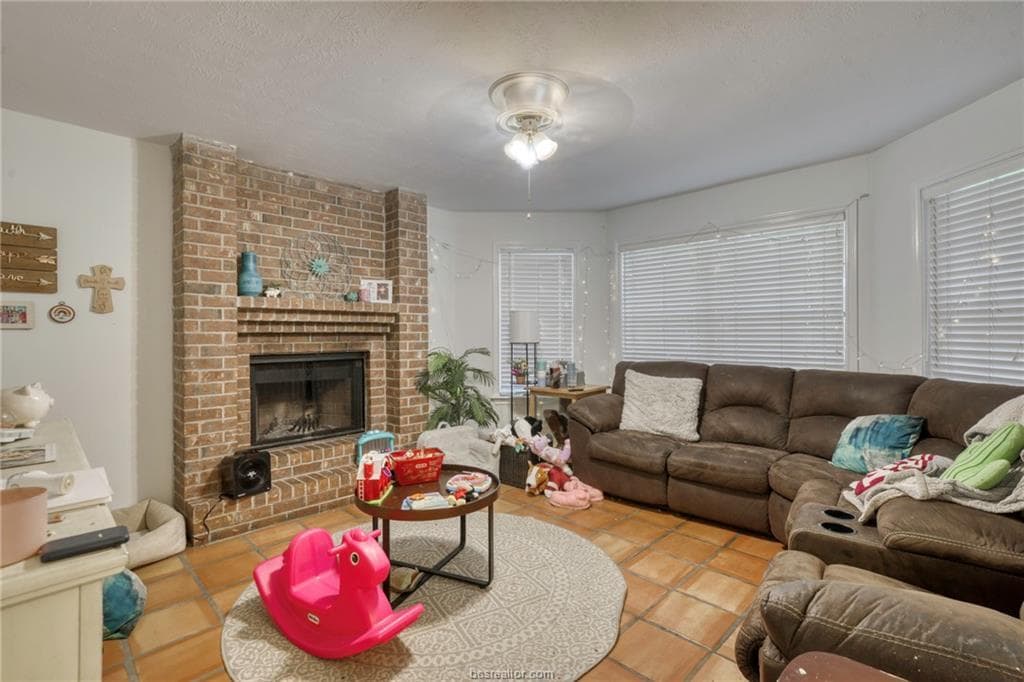 Building Photo - 2400 Longmire Dr