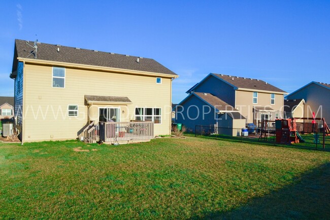 Building Photo - 4 Bedroom, 2.5 Bathroom Home in Ankeny
