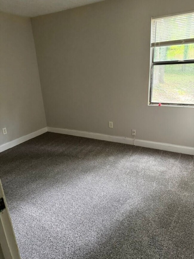 Building Photo - Renovated 3 Bedroom 2 Bath Home For Rent! Conveniently located in Wonderful Austell Neighborhood!...