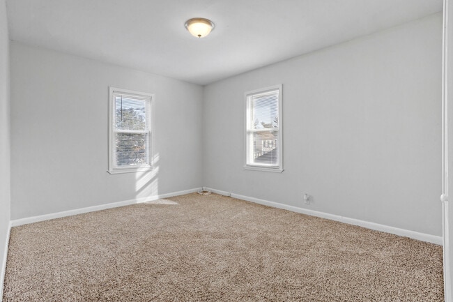 Building Photo - 332 W Olive St