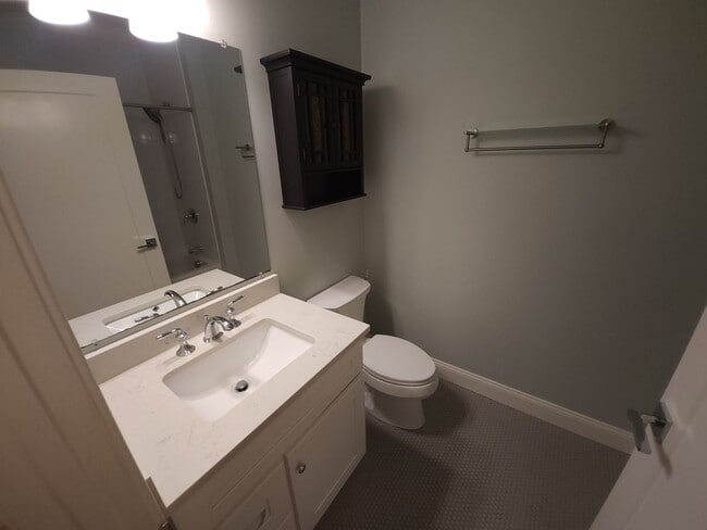 Building Photo - Stunning and Spacious Top Floor 2 Bd 2 Bath in Jamaica Plain with Parking.