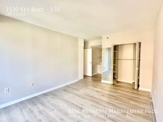 Building Photo - Sun-Drenched Condo-Stunning Views, Walk to...