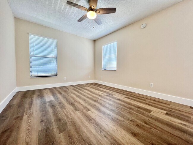 Building Photo - 5309 Summerlin Rd