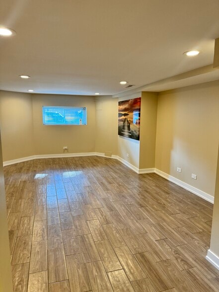 Building Photo - 5630 N Rockwell St