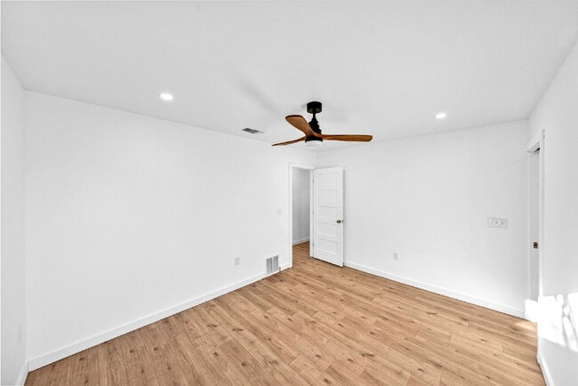 Building Photo - Gorgeous New Remodel with a Bright and Open Floorplan