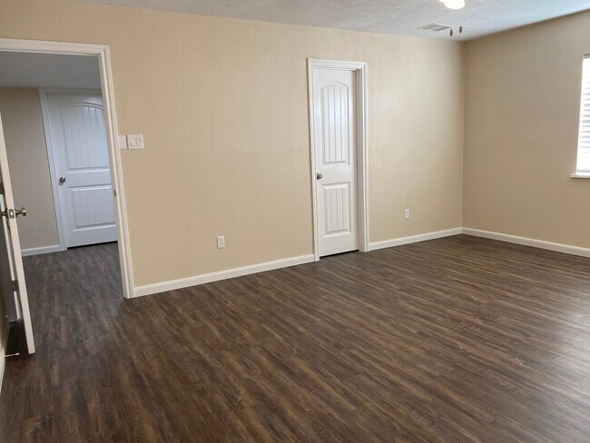 Building Photo - 5702 Golden Grove Ln