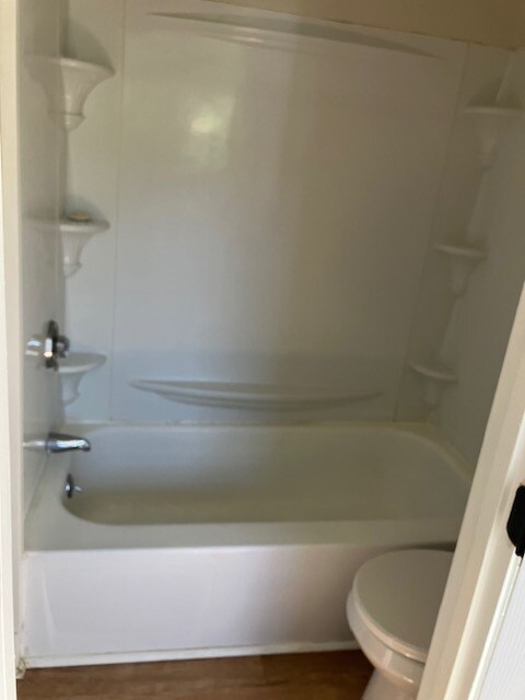 Building Photo - 10 School St